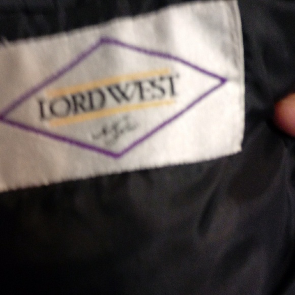 Tuxedo Tale - Picture 3 of 4